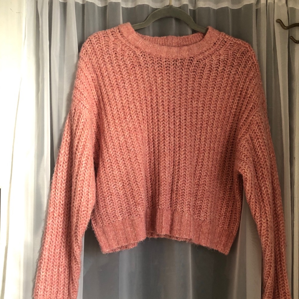 Pink cropped crew neck American Eagle sweater